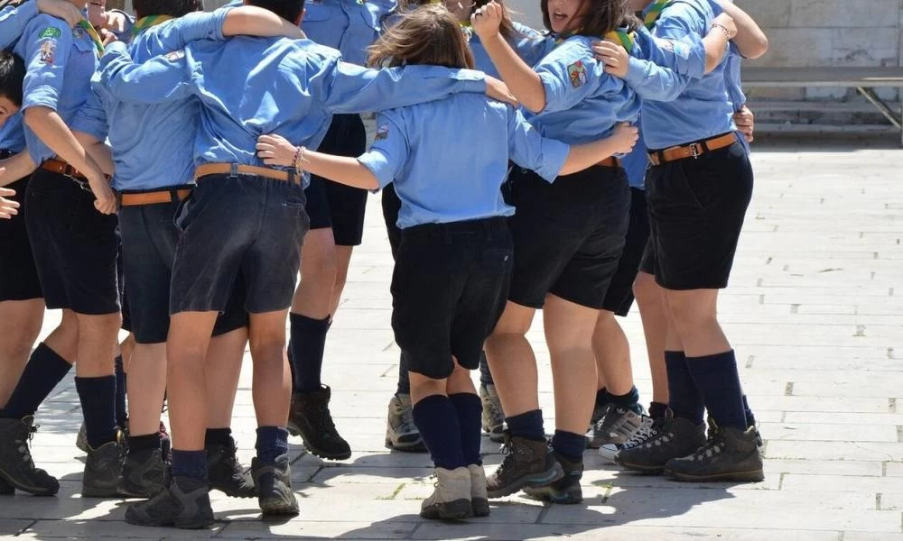 Αδιανόητο: Πρόσκοπος έδωσε εντολή σε ομάδα αγοριών να βιάσουν 11χρονη